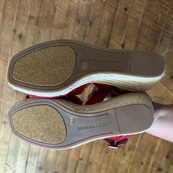 Lucky Brand red strappy raffia 7.5 wedge heel sandals - Picture 5 of 5